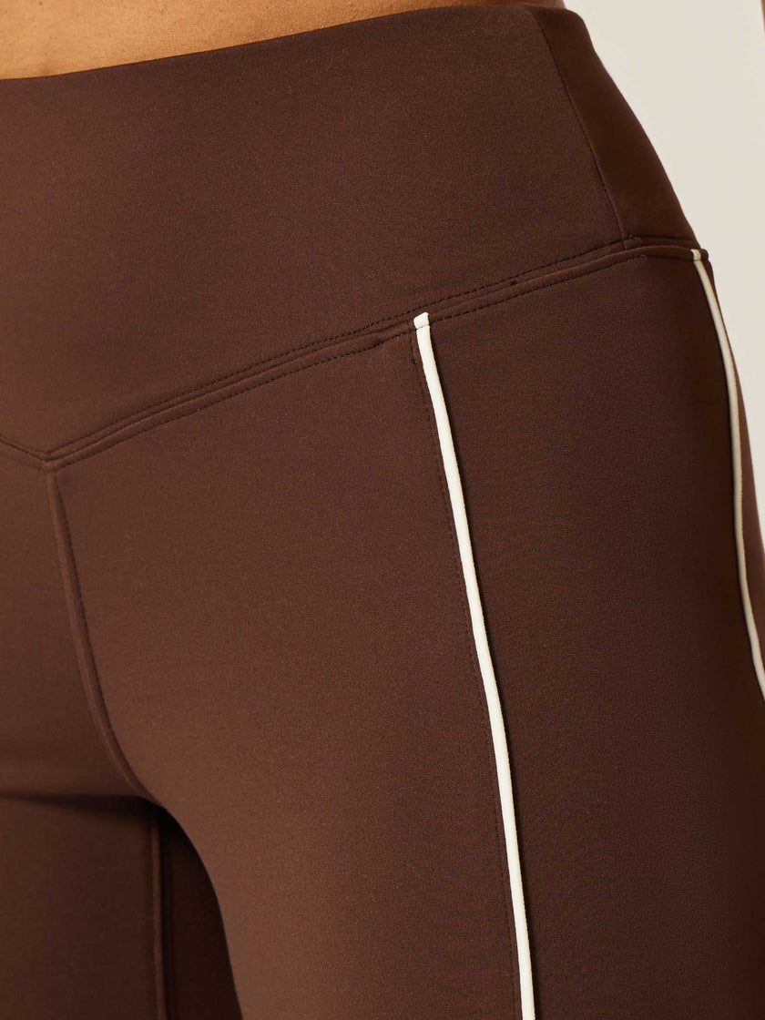 Core Flexibility Piped Leggings - Coffee Bean