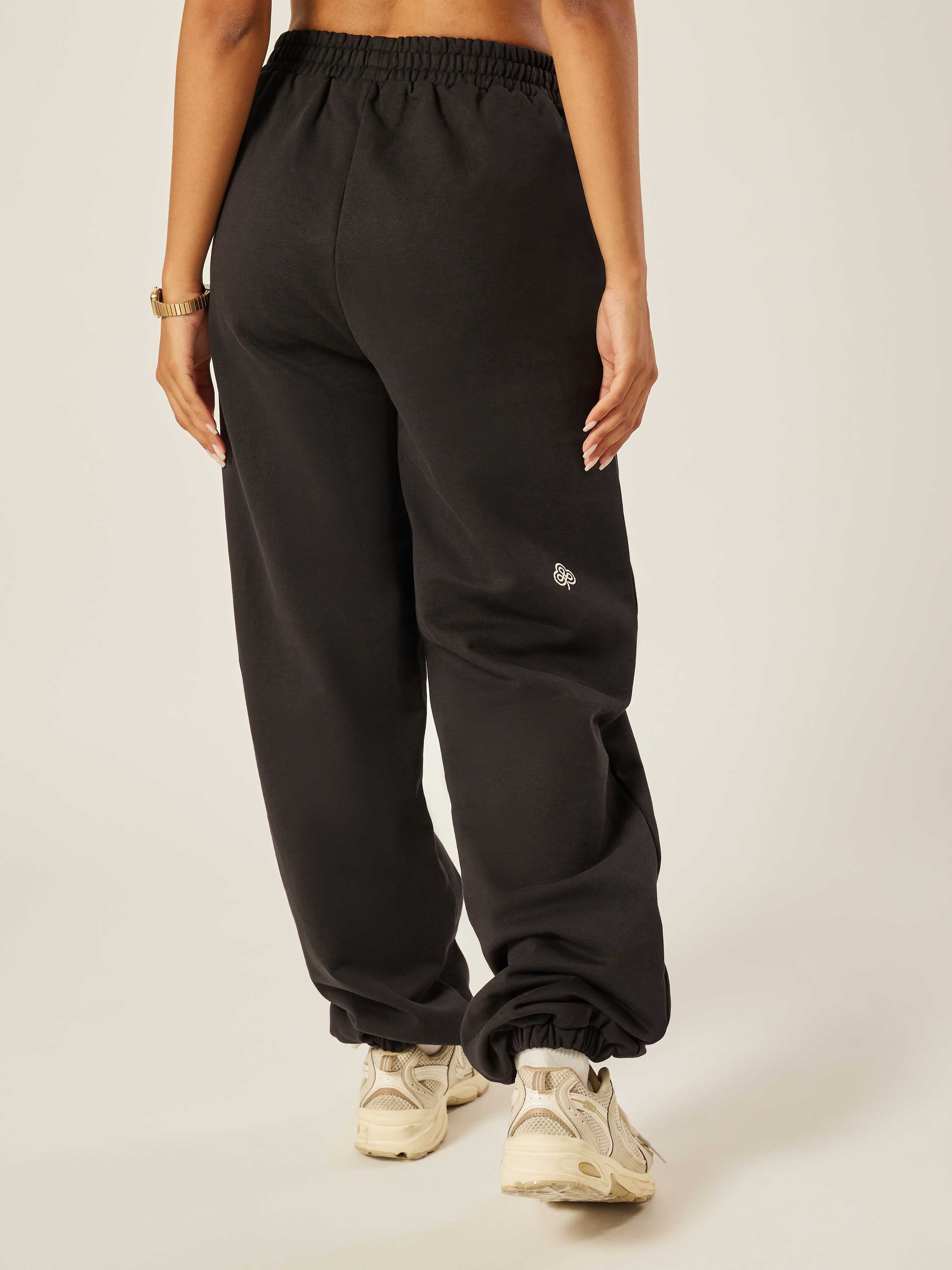 Born to Serve Aces Sweatpants - Black