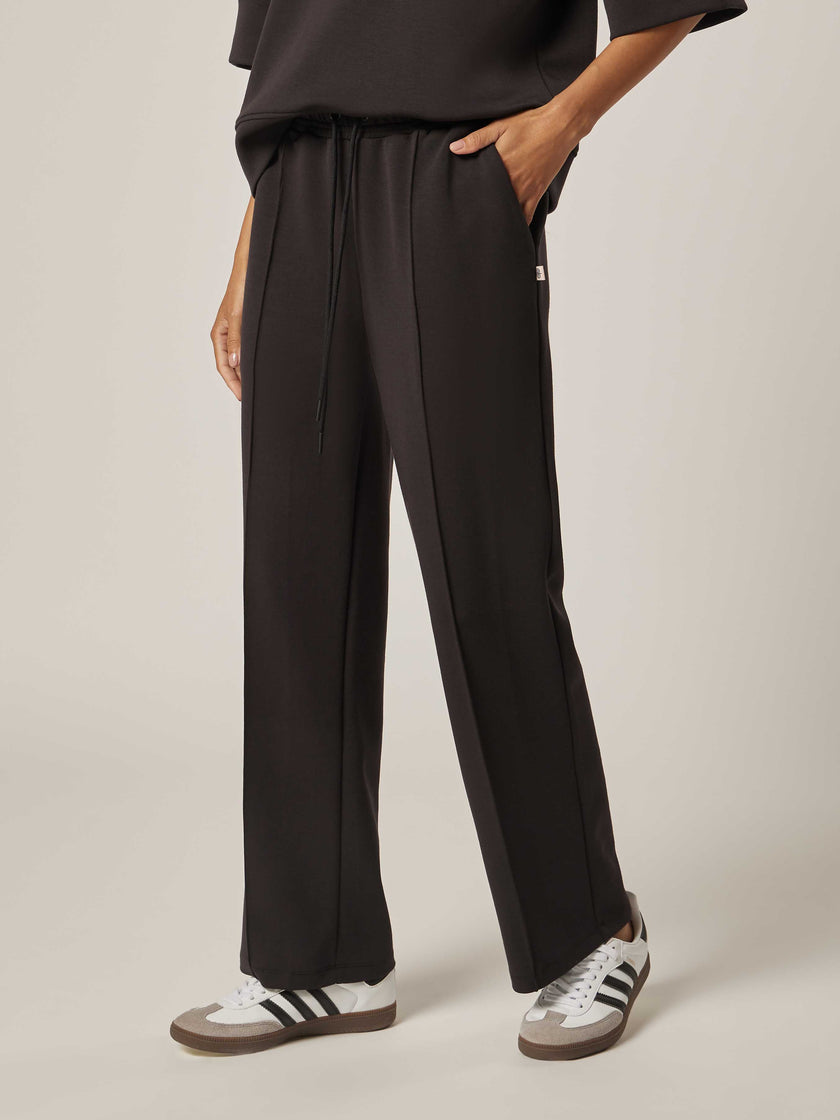 Elevate Essential Sporty Wide-Leg Pants
