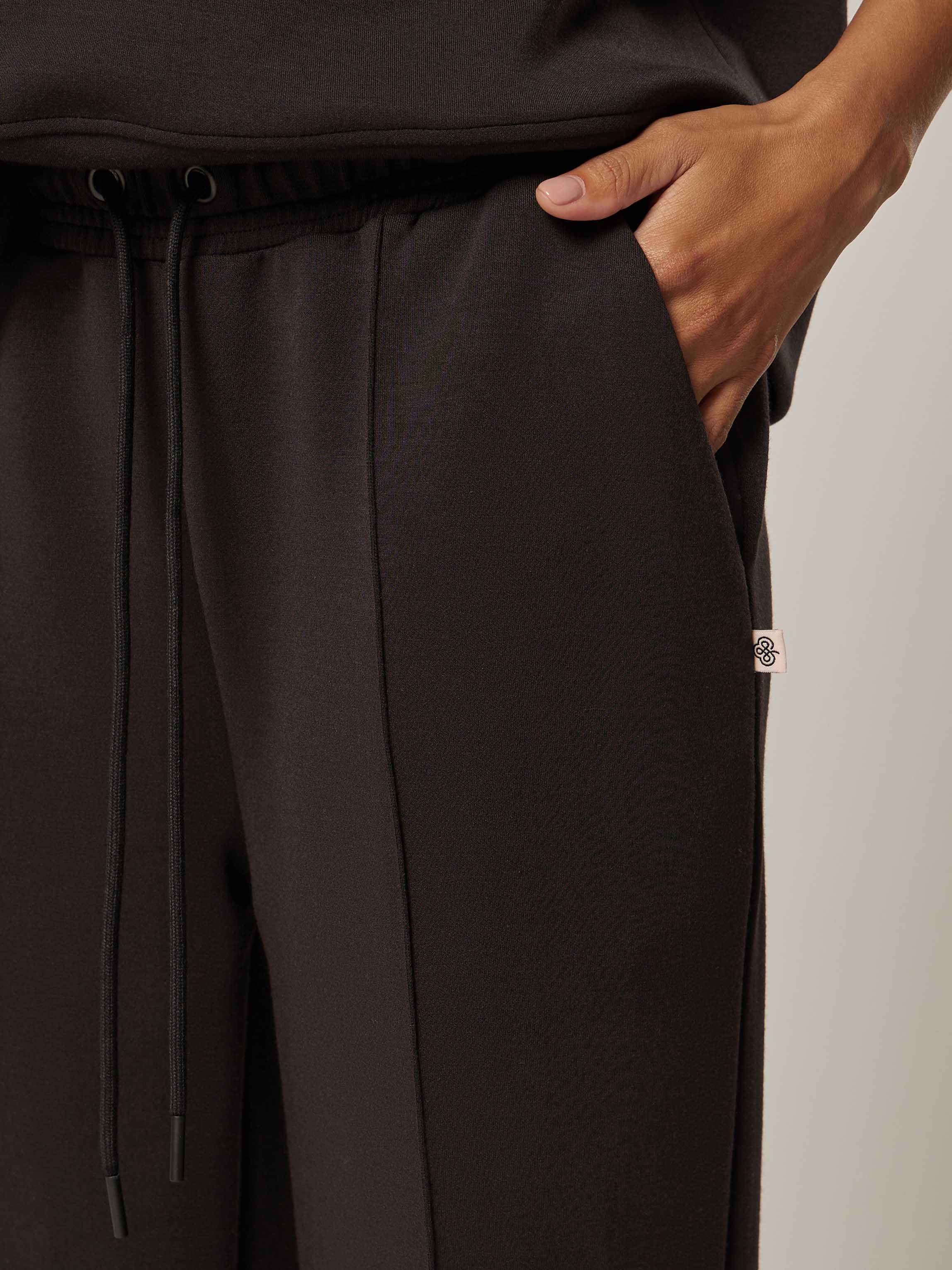 Elevate Essential Sporty Wide-Leg Pants