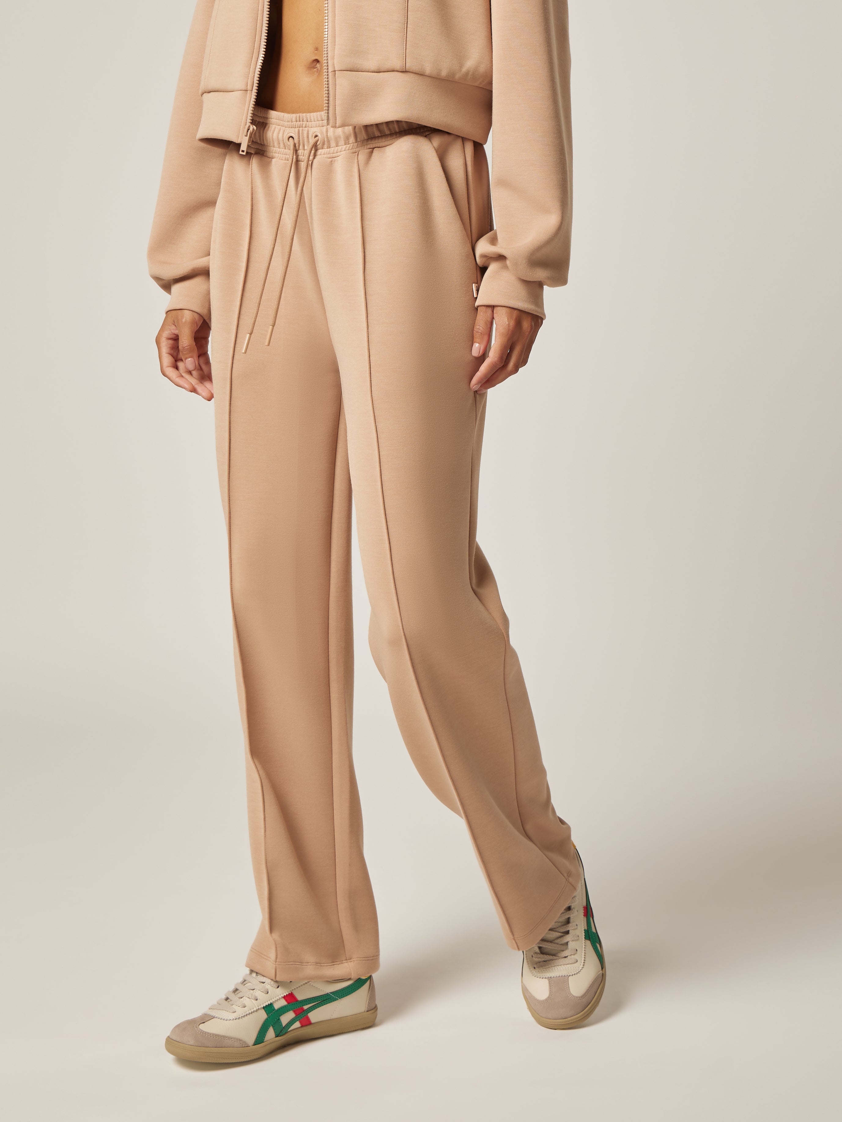 Elevate Essential Sporty Wide-Leg Pants